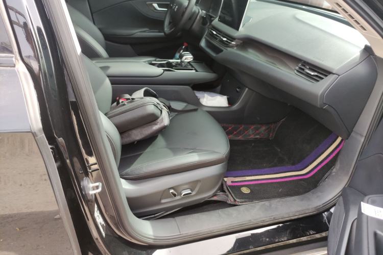 Used Hongqi E-QM5 2022 431 km Charge & Enjoy Edition
