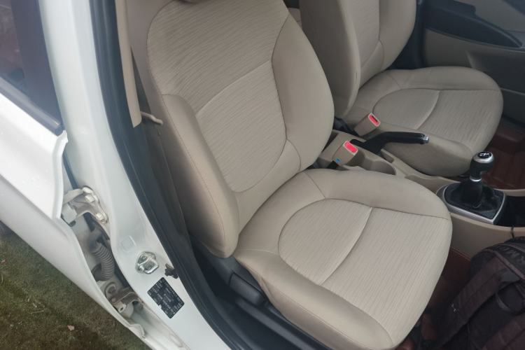 Used Hyundai Verna (older generation) 2014 1.4L Manual Smart GLS Trim Right Front Seat