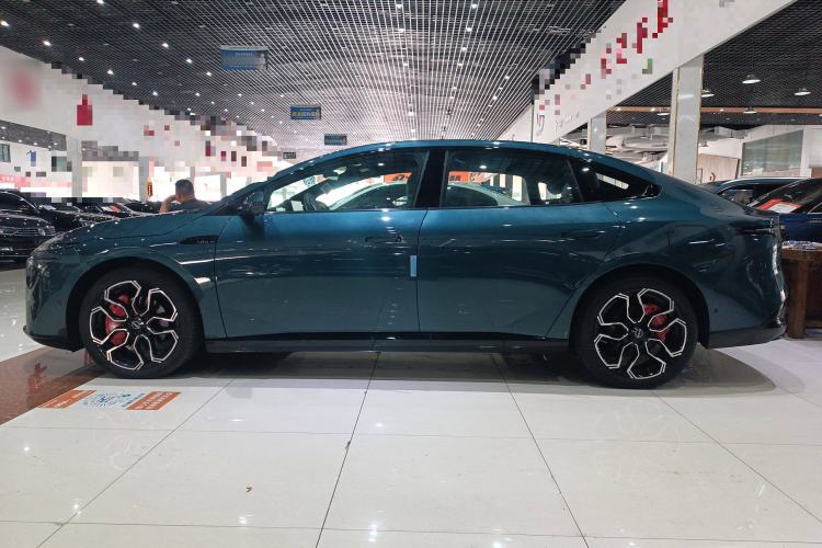 Used Nissan N7 2025 625 Max Exterior 4