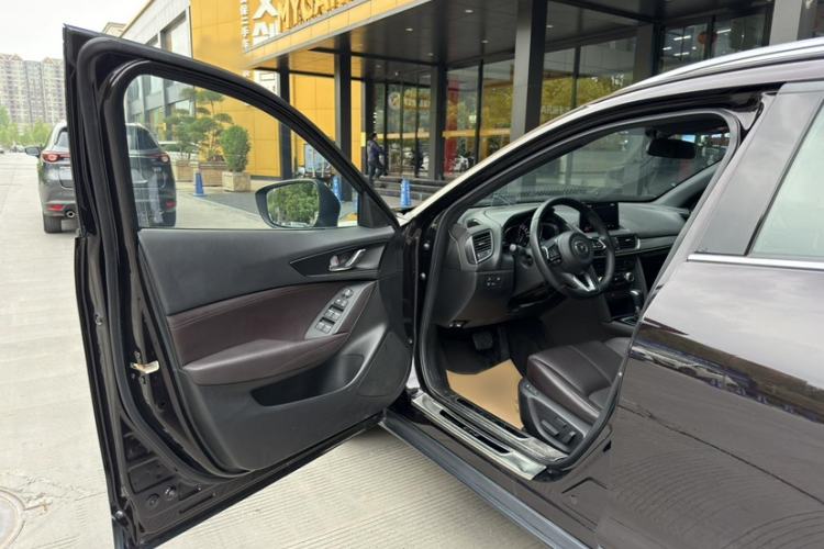 Used Mazda CX-4 2020 2.0L Automatic Two-Wheel Drive Blue Sky Leading Edition Interior 7