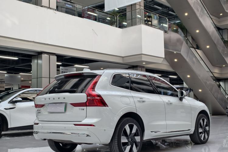 Used Volvo XC60 New Energy 2025 Plug-in Hybrid Long-Range All-Wheel Drive Smart & Luxurious Edition
