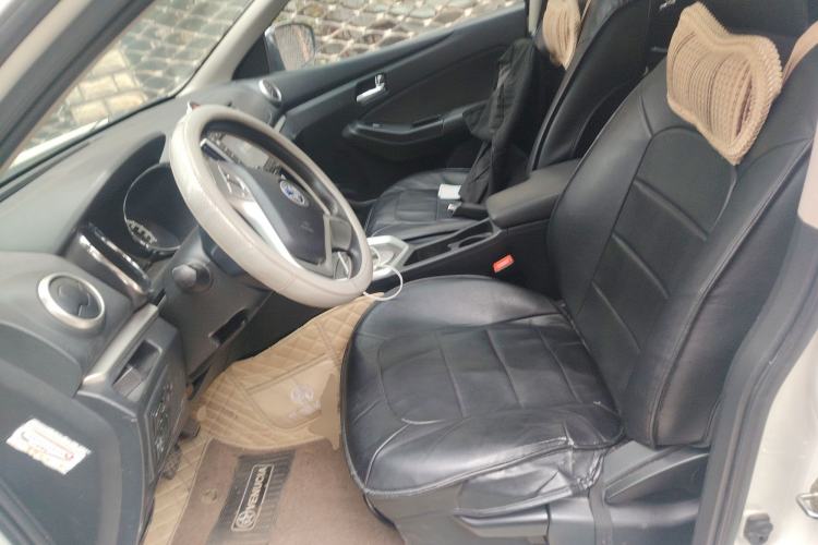 Used Venucia T70 2015 2.0L CVT Smart Edition
