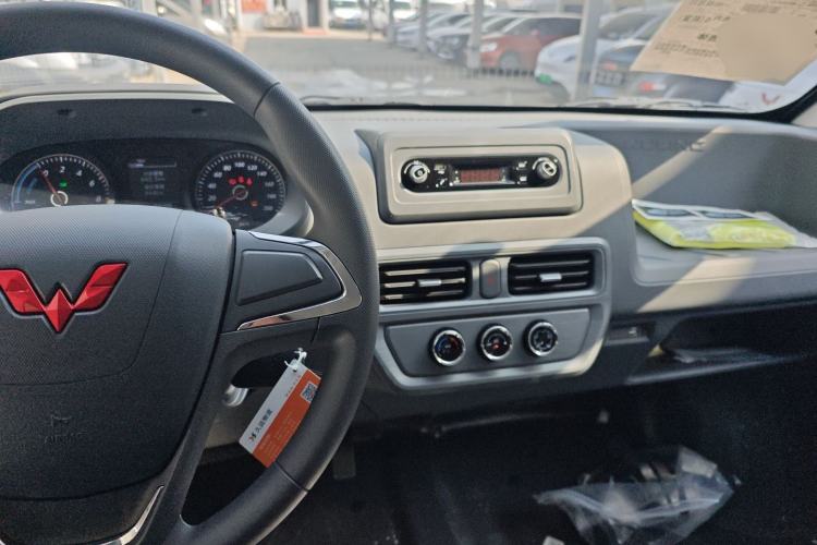 Used Wuling Yangguang 2025 Model 400km Bus Edition—Comfort Edition