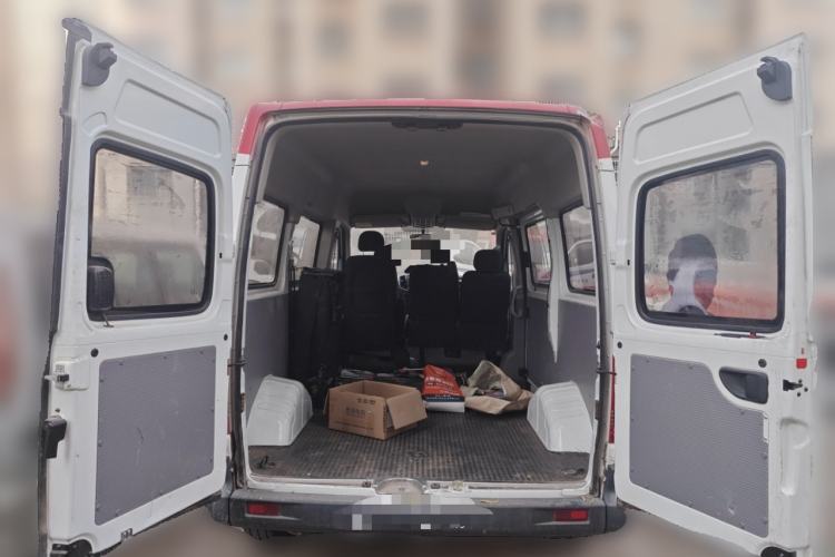 Used SAIC MAXUS Xintu V80 2019 2.5T Classic Edition 6-Speed Manual – Aoyuntong Short Wheelbase Mid-Height Design 5/6 Seats Trunk