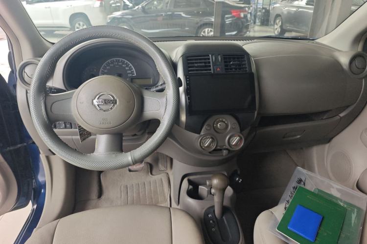 Used Nissan Sunny 2011 1.5XE CVT Comfort Edition Center Console