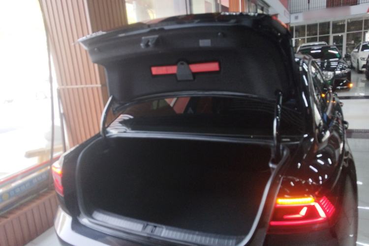 Used Volkswagen Magotan 2023 2 Million Units Limited-Edition 280TSI DSG Comfort Version Trunk