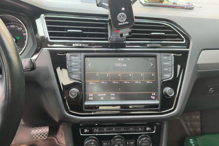 Used Volkswagen Tiguan L 2018 380TSI Automatic All-Wheel Drive Luxury Edition Audio And AC Panel