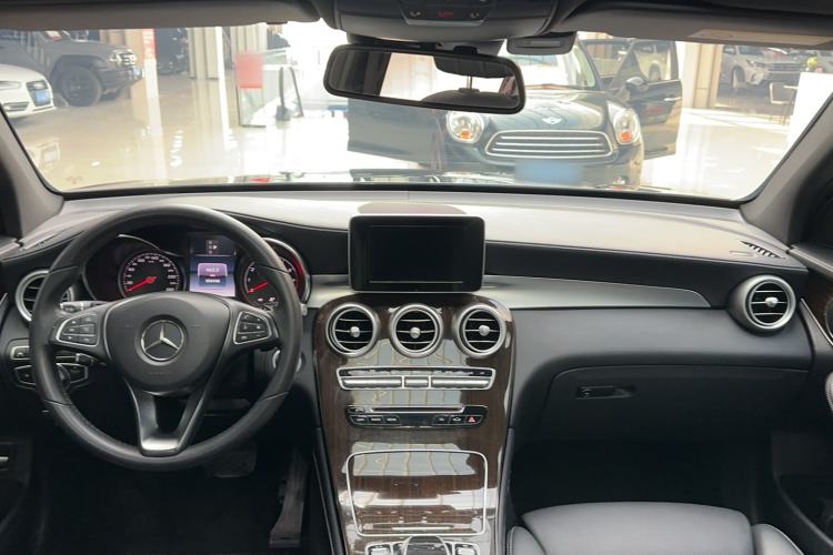 Used Mercedes-Benz GLC 2019 Facelift GLC 260 L 4MATIC Luxury Model Interior 4