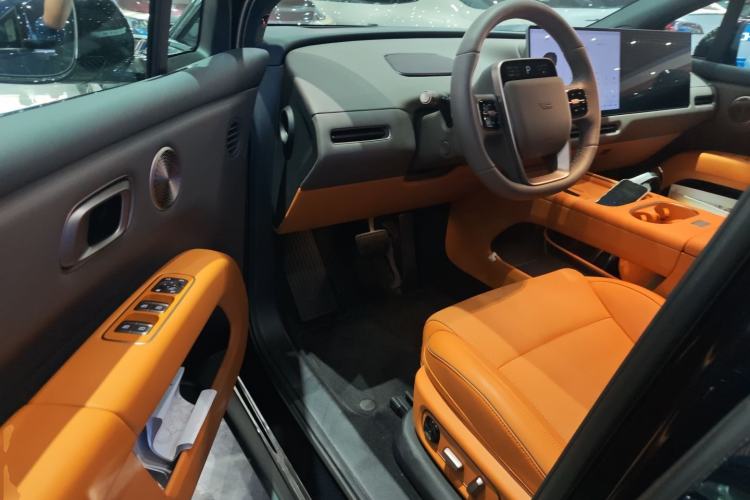 Used Li Auto i6 2025 Model Two-Wheel-Drive Standard Type