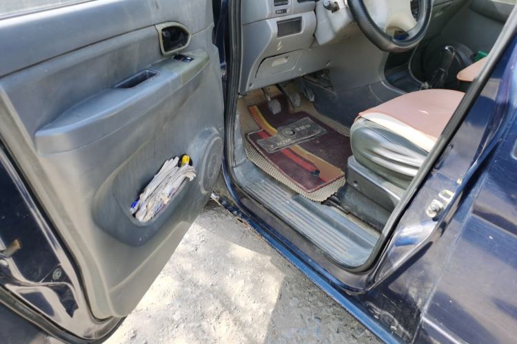 Used Dongfeng Shuaike 2011 1.5L Manual Standard Model 7 Seats China IV Standard Driver Seat