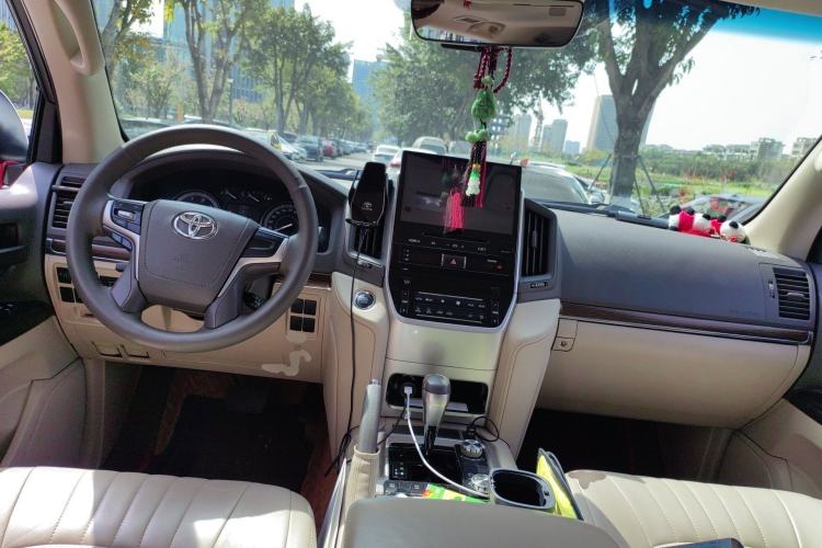 Used Toyota Land Cruiser 
