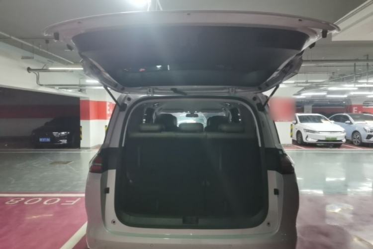 Used Wuling Starlight 730 2025 Model Plug-in Hybrid 125km Luxury Edition
