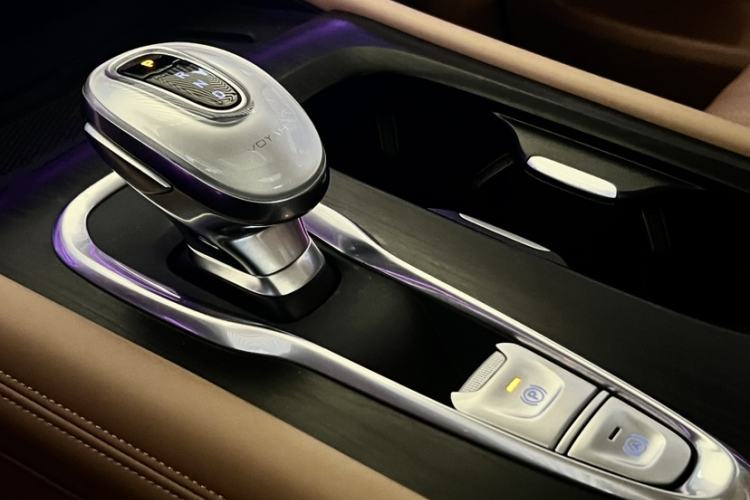 Used VOYAH Dream 2024 PHEV Ultra-Long Range Flagship Edition
