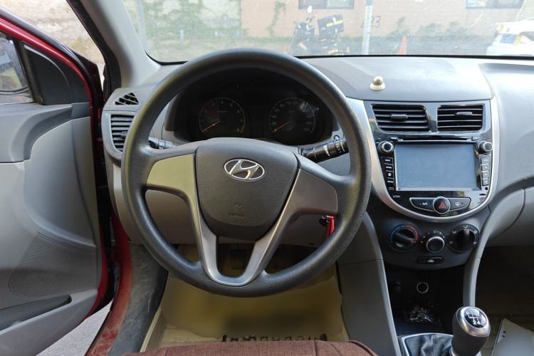 Used Hyundai Verna (older generation) 2014 1.4L Manual Smart GLS Trim Steering Wheel