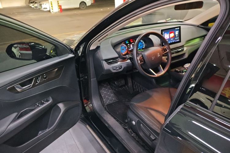 Used Hongqi E-QM5 2023 Base Travel Edition