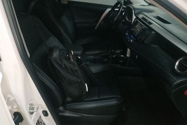 Used Toyota RAV4 2016 2.0L CVT Two-Wheel Drive Comfort Edition China V Standard