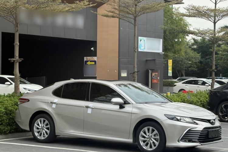 Used Toyota Camry 2021 2.0G Luxury Edition
