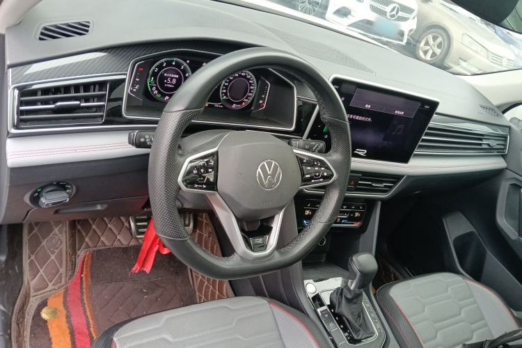 Used Volkswagen Tiguan L 2022 330TSI Automatic Two-Wheel Drive R-Line Flagship Edition Center Console