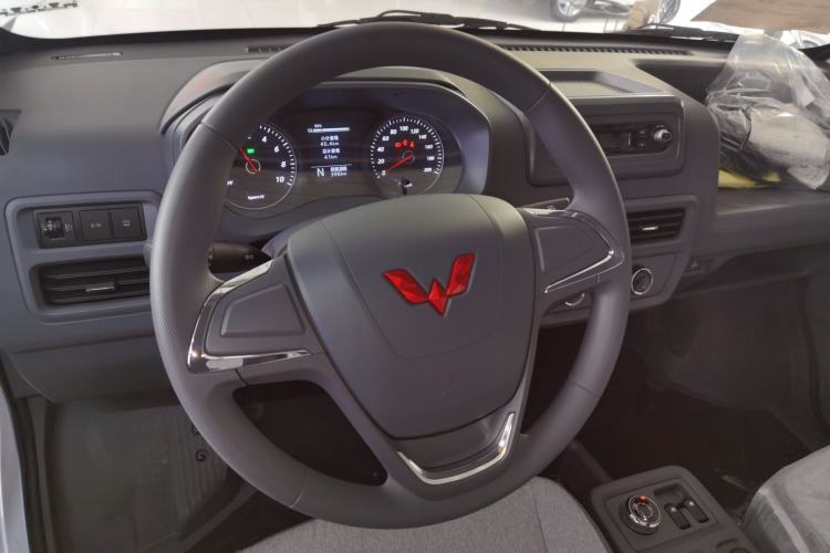 Used Wuling Yangguang 2025 Model 400km Bus Edition—Comfort Edition
