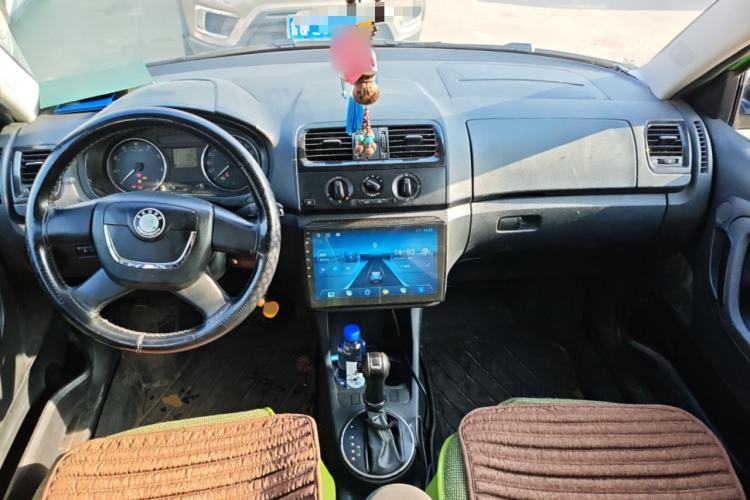 Used Skoda Fabia 2012 1.6L Automatic Sport Edition Center Console