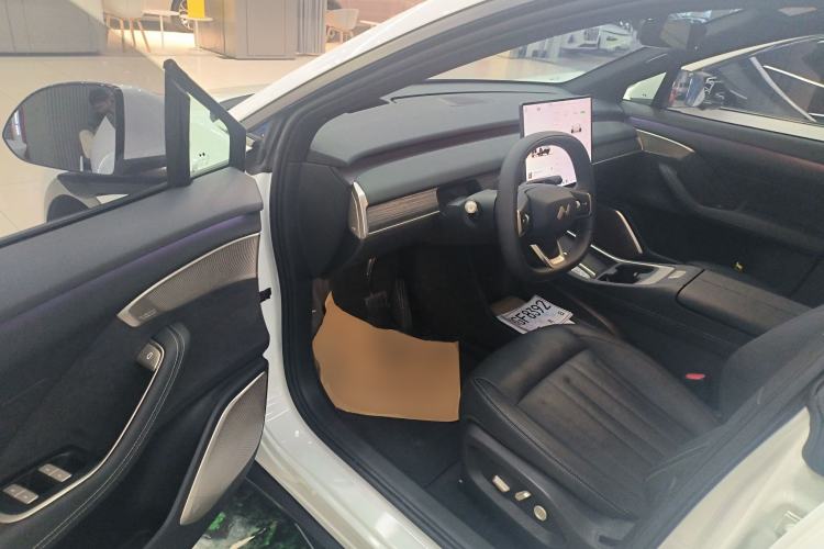 Used ONVO L60 2024 60 kWh Rear-Drive Version