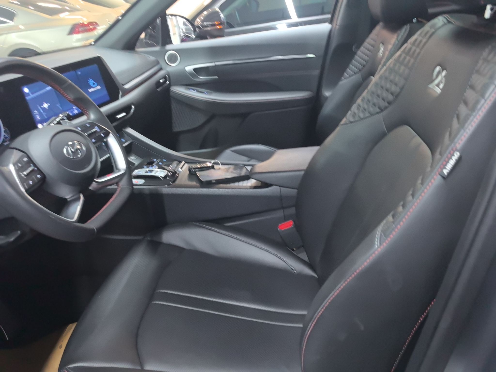 Переднее сиденье в автомобиле