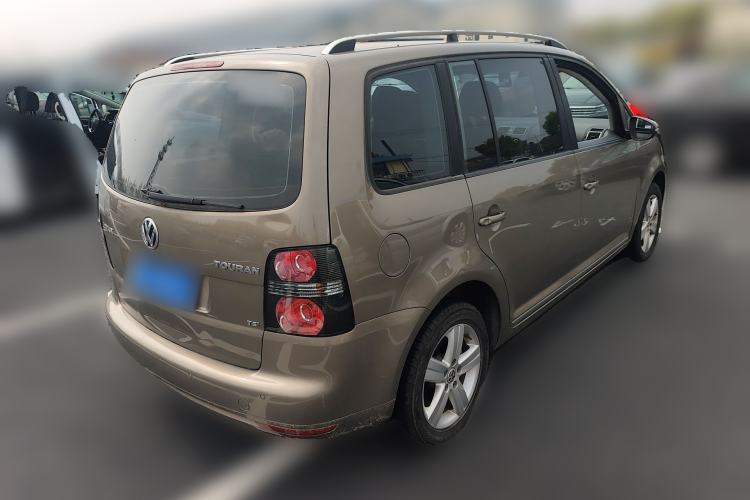 Used Volkswagen Touran 2015 1.4T DSG Comfort Edition 5 Seats Rear Right 45 Deg