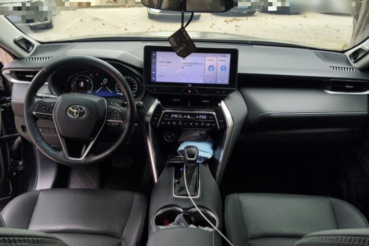 Used Toyota Venza 2023 2.5L Smart Electric Hybrid Dual-Drive Prestige Version Center Console