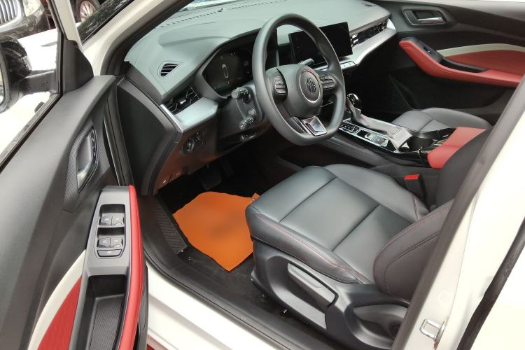 Used MG 5 2023 180 DVVT CVT Luxury Edition Driver Seat