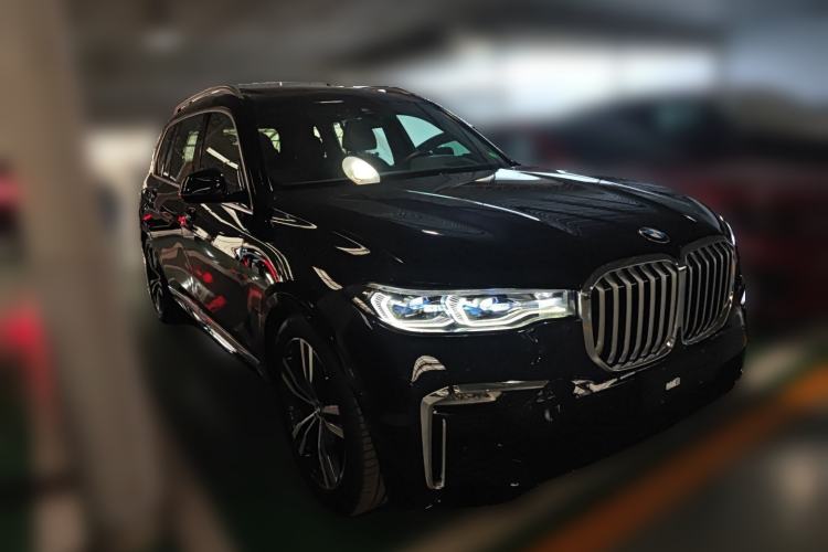 Used BMW X7 2021 xDrive40i Luxury M Sport Package Front Right 45 Deg