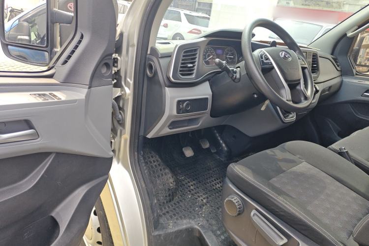 Used SAIC MAXUS Xintu V80 2023 2.0T Manual Classic Aoyuntong Long Wheelbase Mid-Height 6/7/8/9-Seater Driver Seat