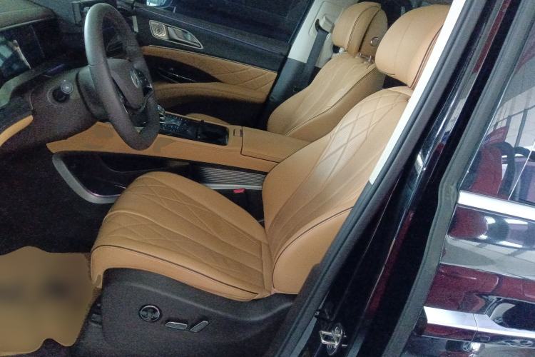 Used Denza D9 2024 DM-i 980 Four-Wheel Drive Prestige Model
