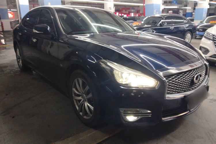 Used Infiniti Q70 2017 Q70L 2.5L Elite Edition Front Right 45 Deg