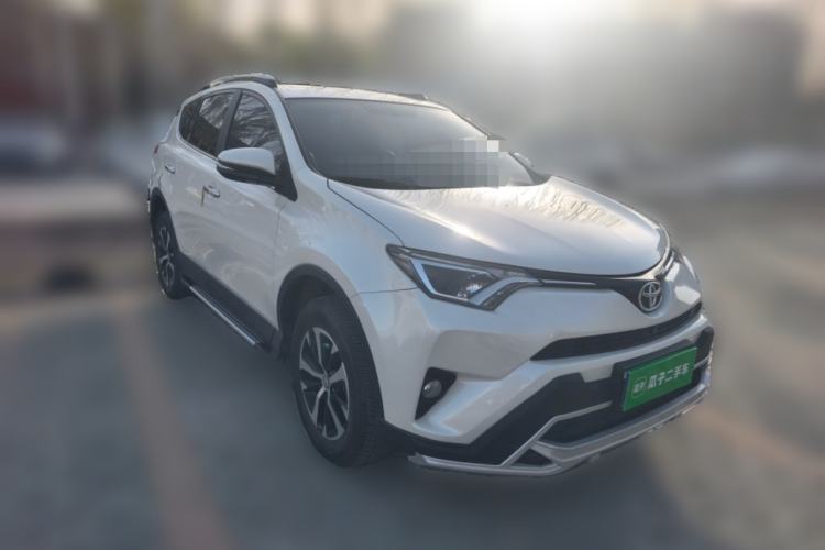 Used Toyota RAV4 2019 2.0L CVT Two-Wheel Drive Luxury Version China VI Standard
