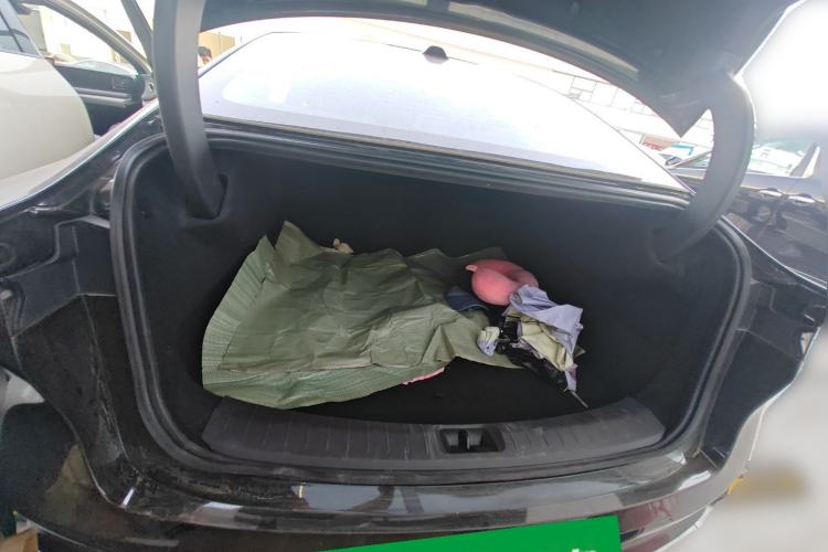 Used Nissan N7 2025 625 Max Trunk