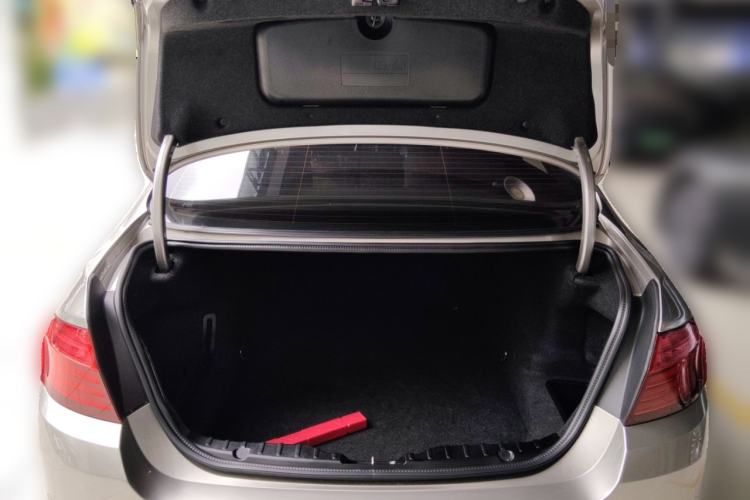 Used BMW 5 Series 2014 525Li Leading Model Trunk