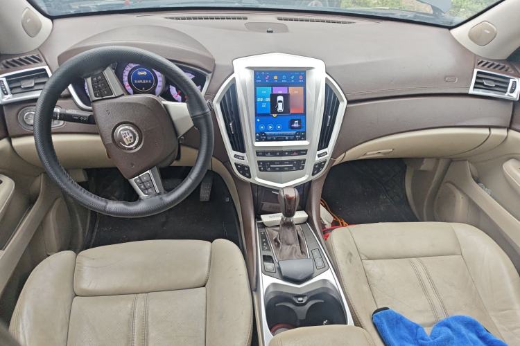 Used Cadillac SRX 2011 3.0L Luxury Model Center Console