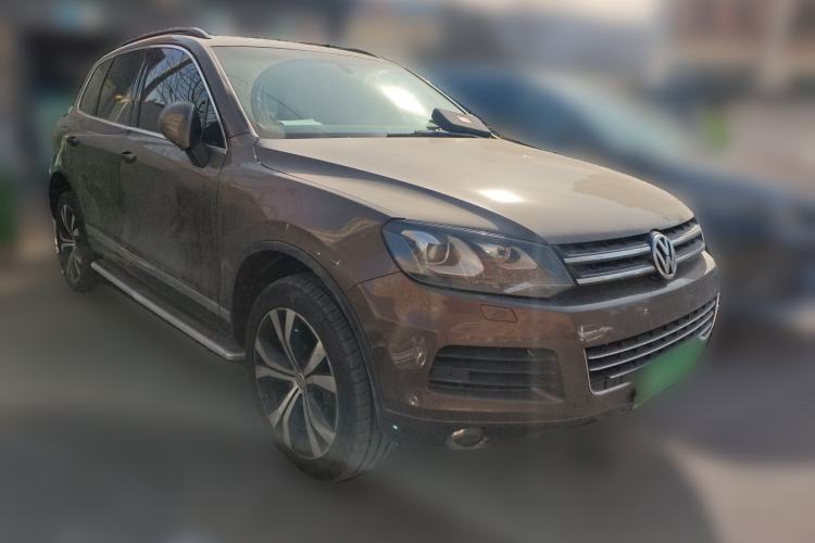 Used Volkswagen Touareg 2011 3.0 TSI High-End Version Front Right 45 Deg
