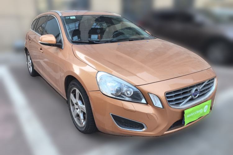 Used Volvo V60 2013 T5 Zhiya Edition Front Right 45 Deg