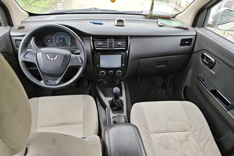 Used Wuling Rongguang V 2016 1.5L Standard Version
