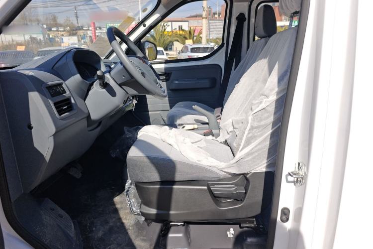 Used Wuling Yangguang 2024 300KM Comfort Version Passenger Van 75kW Left Front Seat