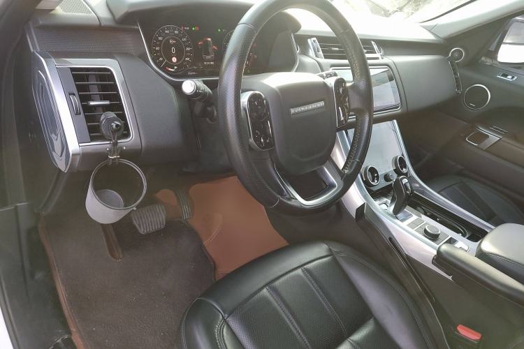 Used Land Rover Range Sport 2022 3.0 L6 SE Center Console