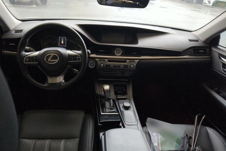 Used Lexus ES 2015 200 Elite Edition Center Console