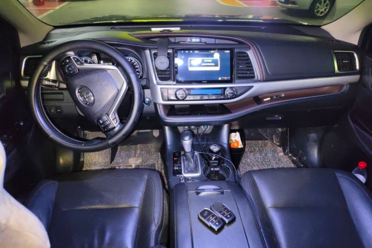 Used Toyota Highlander 2018 2.0T Four-Wheel Drive Prestige Version 7 Seats China V Emission Standard Center Console