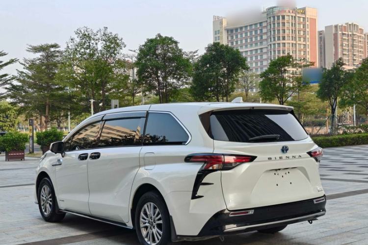 Used Toyota Sienna 2021 2.5L Hybrid Premium Edition
