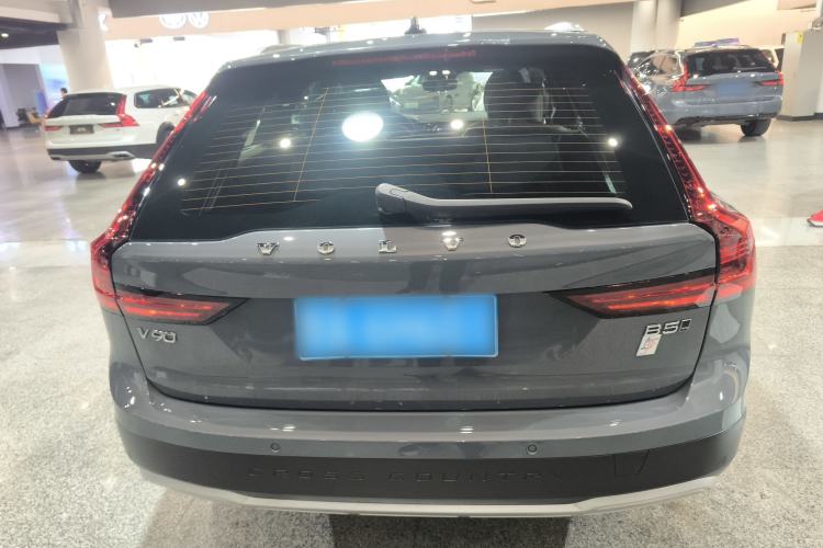 Used Volvo V90 2022 Cross Country B5 AWD Smart Range Edition

