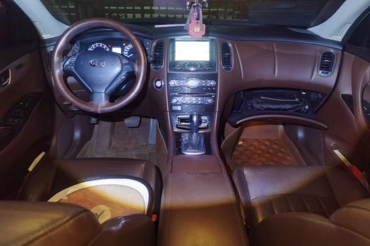 Used Infiniti QX50 2013 2.5L Two-Wheel-Drive Elegant Edition
