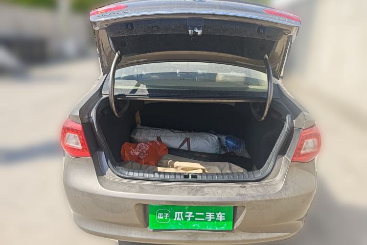 Used Volkswagen Bora 2012 1.6L Automatic Fashion Edition Trunk