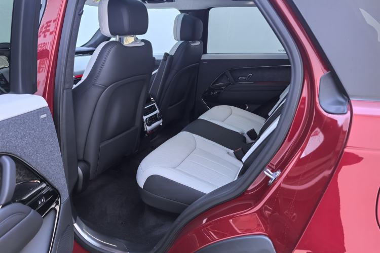 Used Land Rover Range SportNew Energy 2023 P510e Plug-in Hybrid – First Edition Interior 7