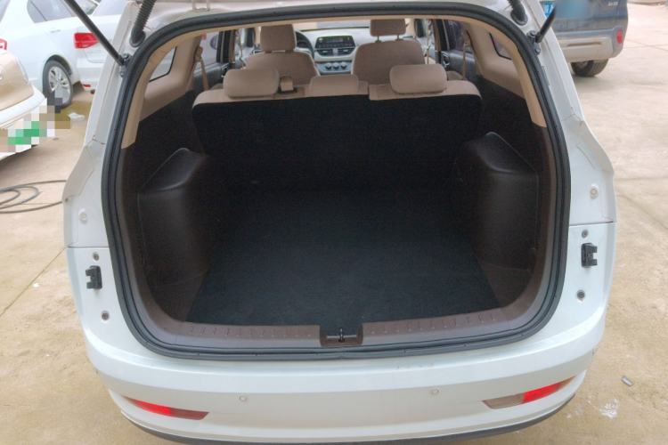 Used Baojun 310W 2017 1.5L Manual Comfort Version China VI Emission Standard Trunk